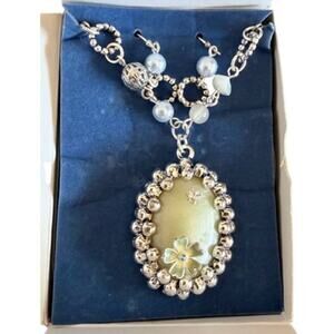 Avon Mother of Pearl Necklace Set Floral Pendant Beaded Necklace Earrings 2007